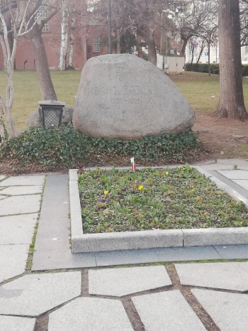  Vazov's grave